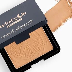 WHATS UP BEAUTY Wind Dancer Pressed Setting Powder In Medium NIB Full Size